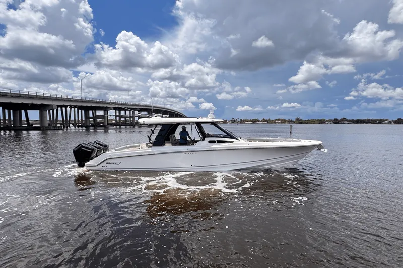 The Image of Boston Whaler 350 Realm 2025 - 0