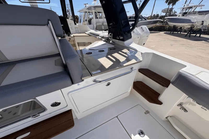 Slide: The Image of Boston Whaler 350 Realm 2025 - 14