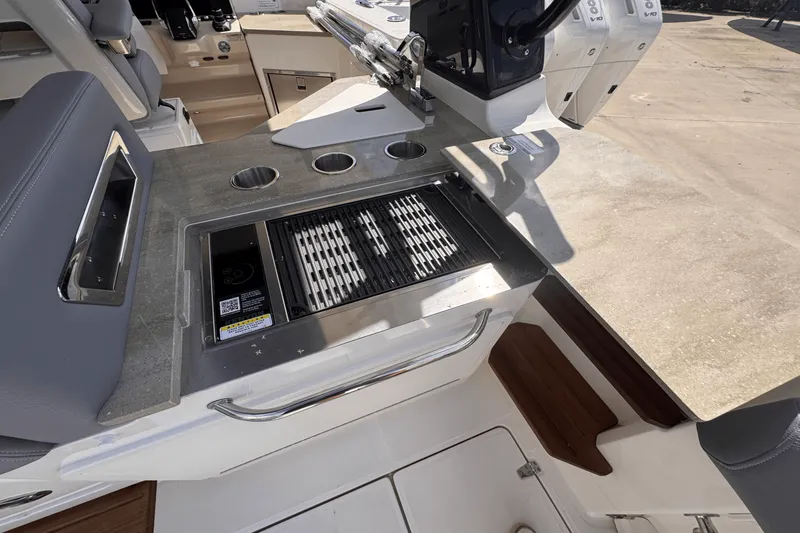 Slide: The Image of Boston Whaler 350 Realm 2025 - 16