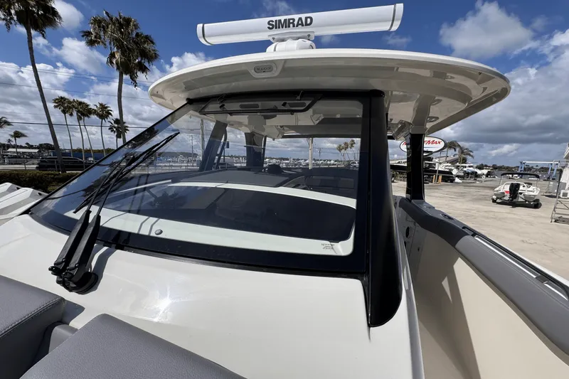 Slide: The Image of Boston Whaler 350 Realm 2025 - 30