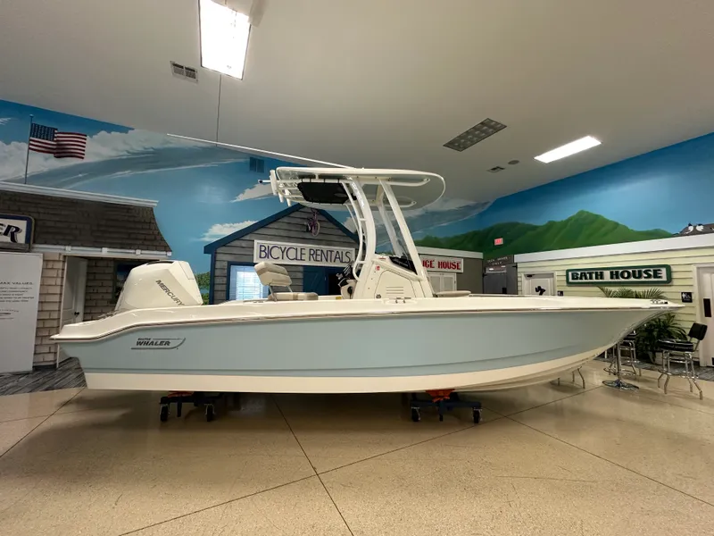 The Image of Boston Whaler 220 Dauntless 2026 - 0