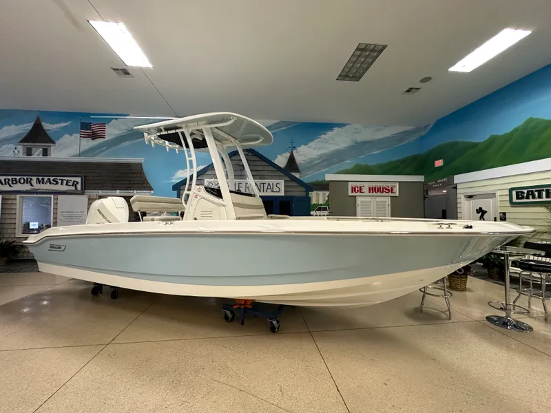 Slide: The Image of Boston Whaler 220 Dauntless 2026 - 1
