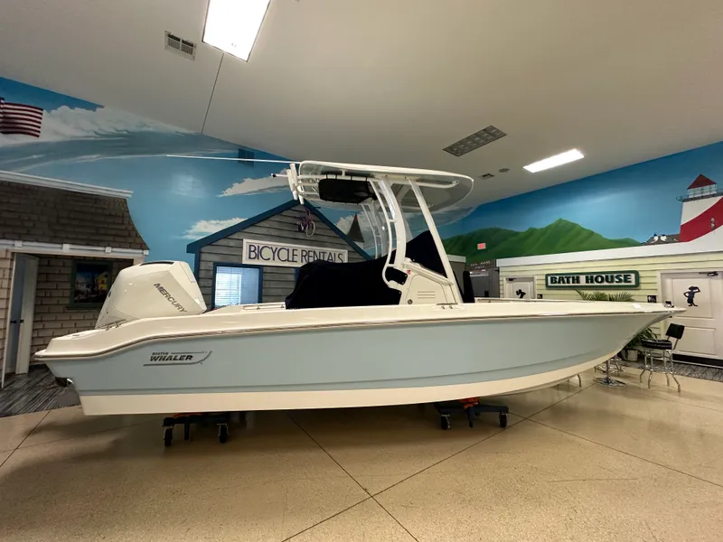 Slide: The Image of Boston Whaler 220 Dauntless 2026 - 18
