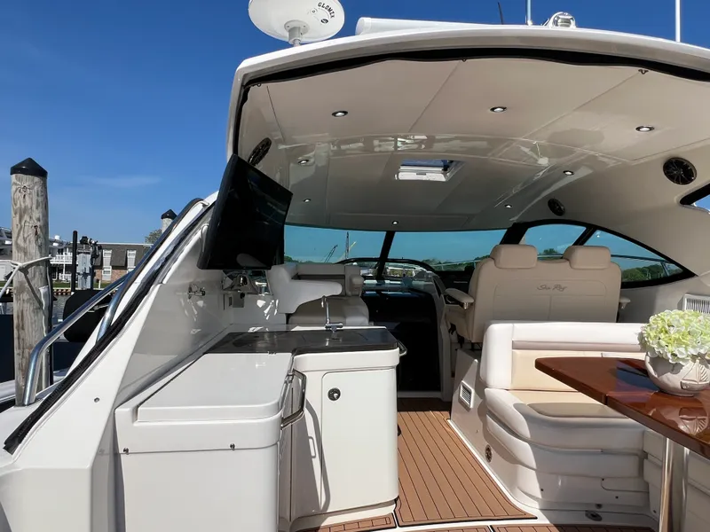 Slide: The Image of Sea Ray 410 Sundancer 2015 - 10