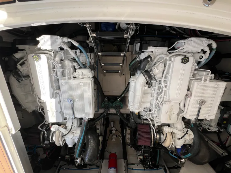 Slide: The Image of Sea Ray 410 Sundancer 2015 - 102