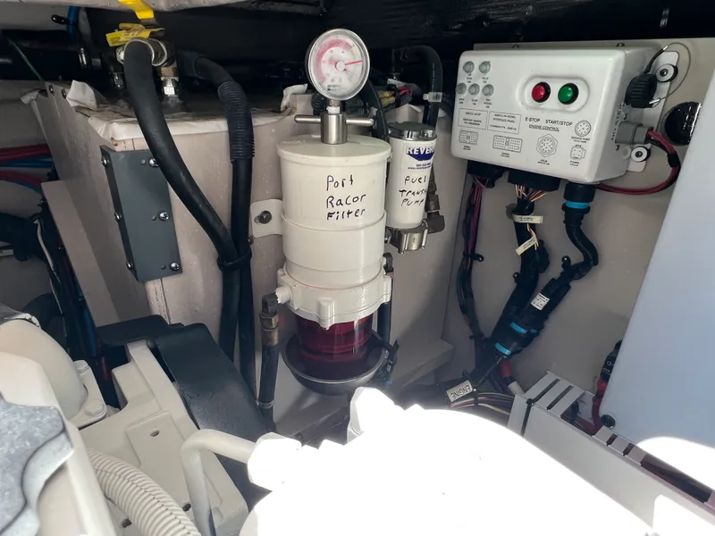 Slide: The Image of Sea Ray 410 Sundancer 2015 - 109