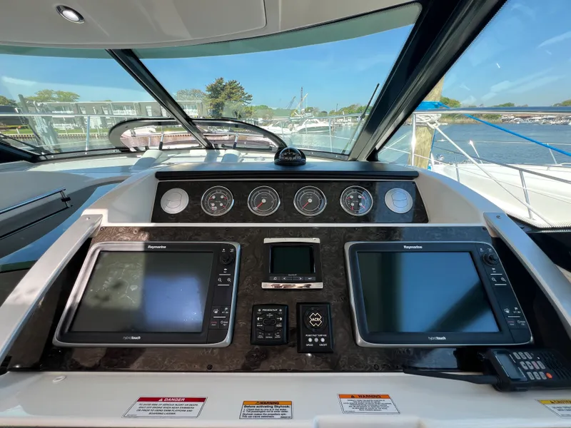 Slide: The Image of Sea Ray 410 Sundancer 2015 - 117