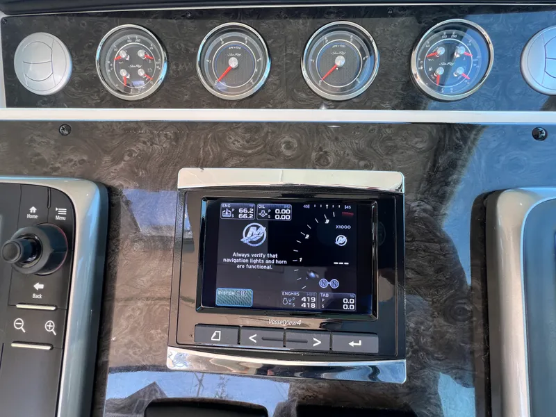 Slide: The Image of Sea Ray 410 Sundancer 2015 - 119
