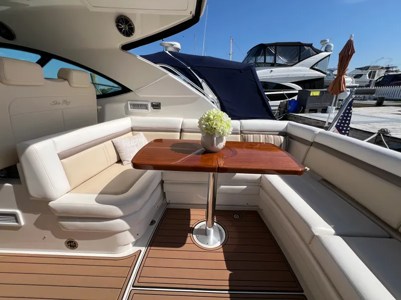 Slide: The Image of Sea Ray 410 Sundancer 2015 - 12