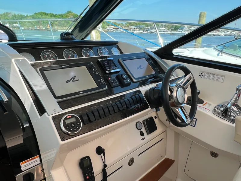 Slide: The Image of Sea Ray 410 Sundancer 2015 - 121