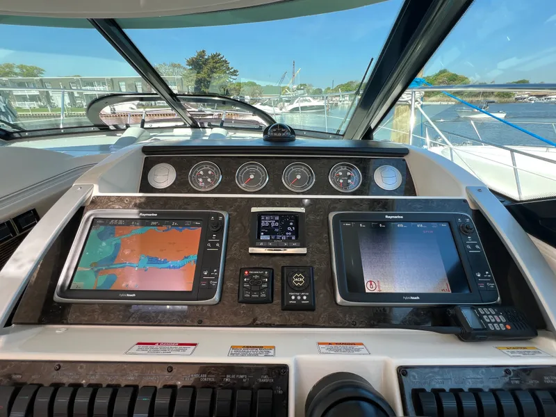 Slide: The Image of Sea Ray 410 Sundancer 2015 - 125