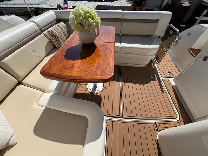 Slide: The Image of Sea Ray 410 Sundancer 2015 - 14
