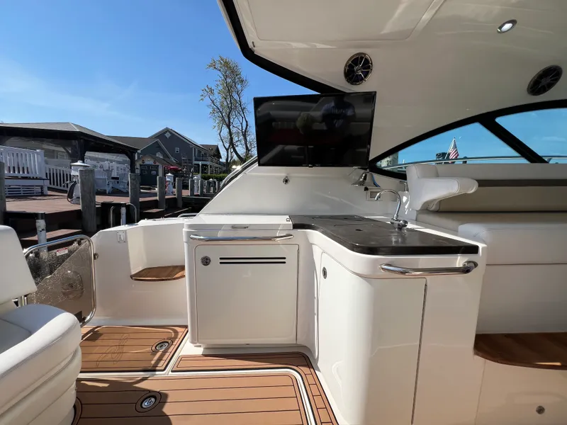 Slide: The Image of Sea Ray 410 Sundancer 2015 - 15
