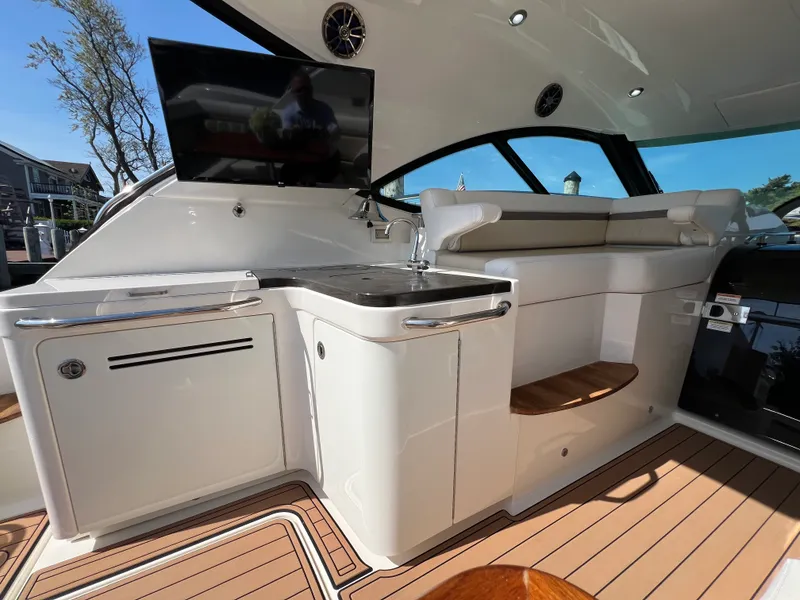 Slide: The Image of Sea Ray 410 Sundancer 2015 - 16