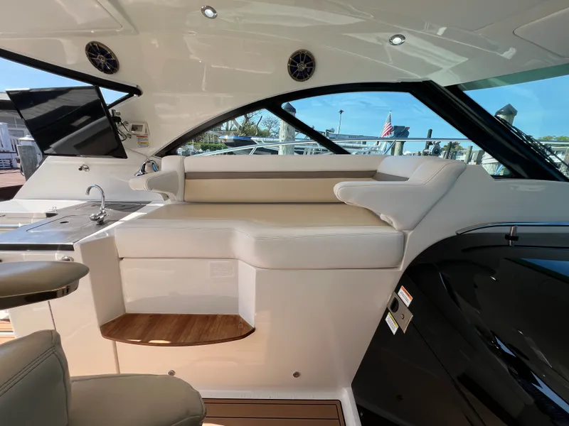 Slide: The Image of Sea Ray 410 Sundancer 2015 - 21