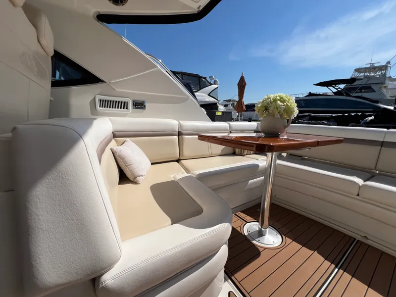 Slide: The Image of Sea Ray 410 Sundancer 2015 - 24