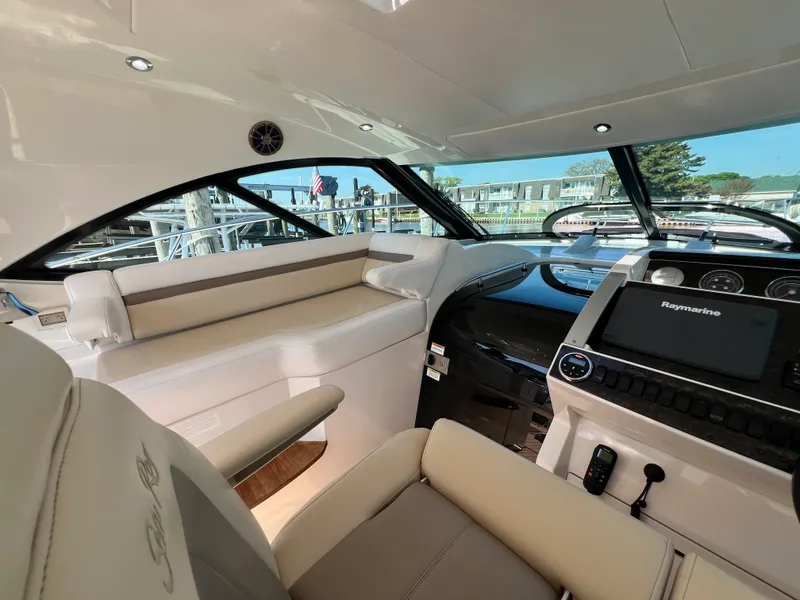 Slide: The Image of Sea Ray 410 Sundancer 2015 - 26