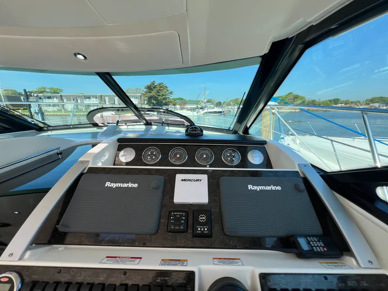 Slide: The Image of Sea Ray 410 Sundancer 2015 - 30