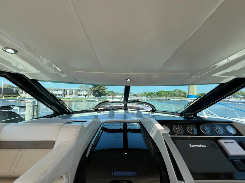 Slide: The Image of Sea Ray 410 Sundancer 2015 - 31