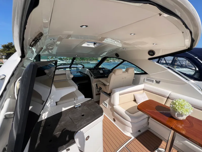 Slide: The Image of Sea Ray 410 Sundancer 2015 - 32