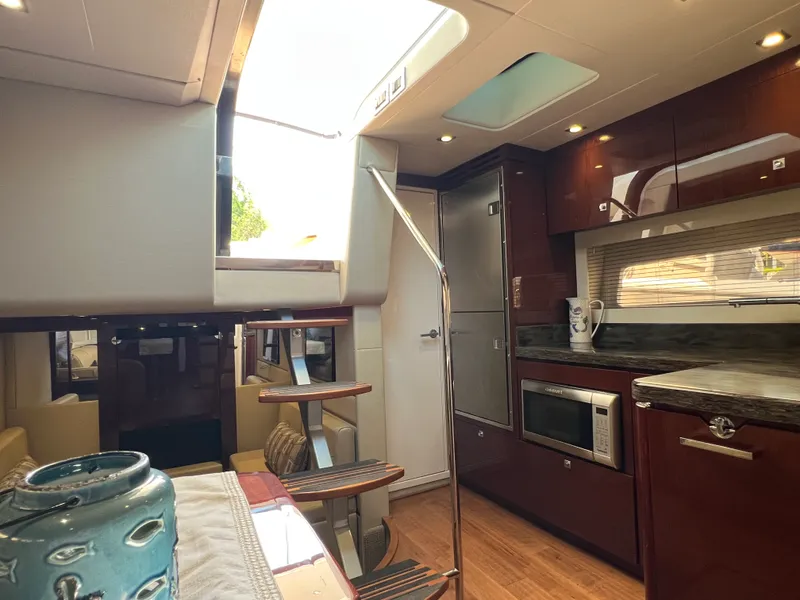 Slide: The Image of Sea Ray 410 Sundancer 2015 - 48