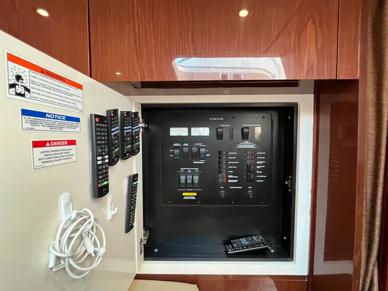 Slide: The Image of Sea Ray 410 Sundancer 2015 - 69