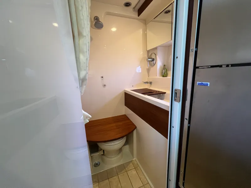 Slide: The Image of Sea Ray 410 Sundancer 2015 - 76
