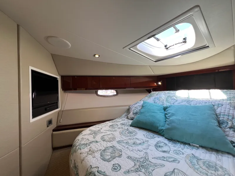 Slide: The Image of Sea Ray 410 Sundancer 2015 - 79