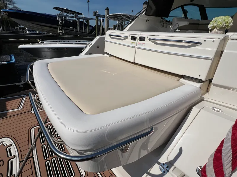 Slide: The Image of Sea Ray 410 Sundancer 2015 - 8