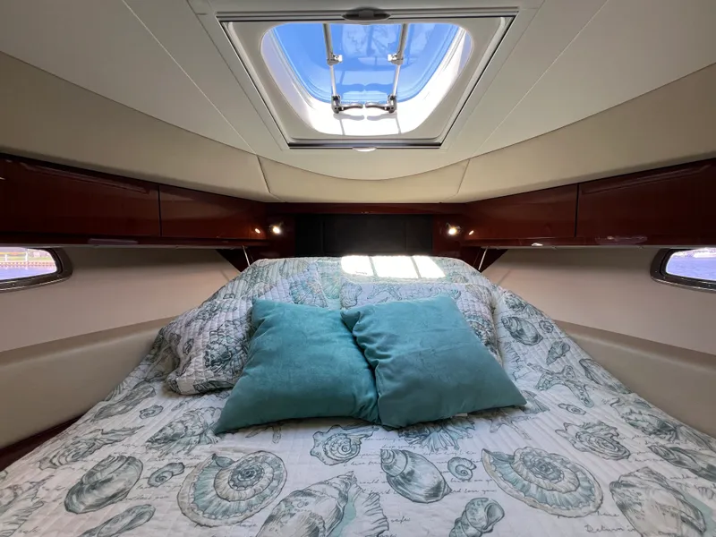 Slide: The Image of Sea Ray 410 Sundancer 2015 - 80