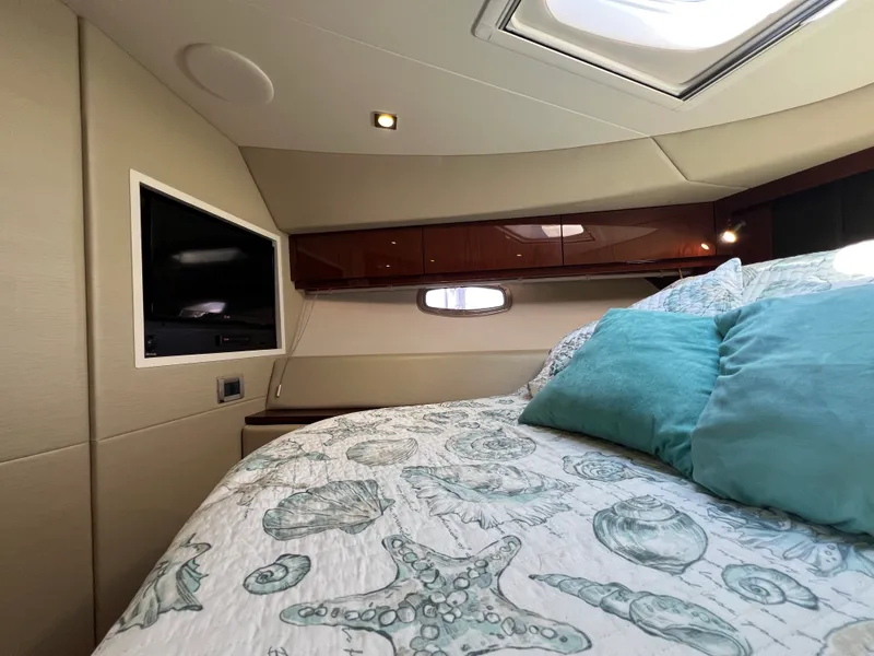 Slide: The Image of Sea Ray 410 Sundancer 2015 - 85