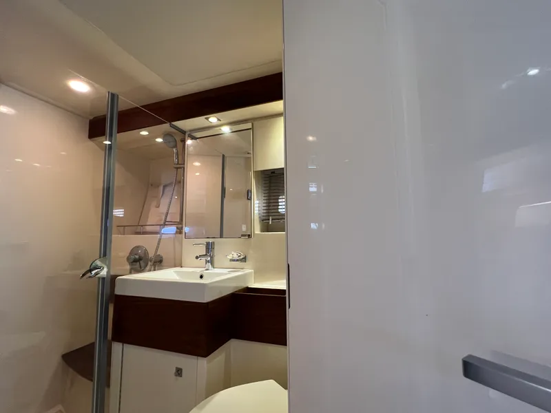 Slide: The Image of Sea Ray 410 Sundancer 2015 - 87