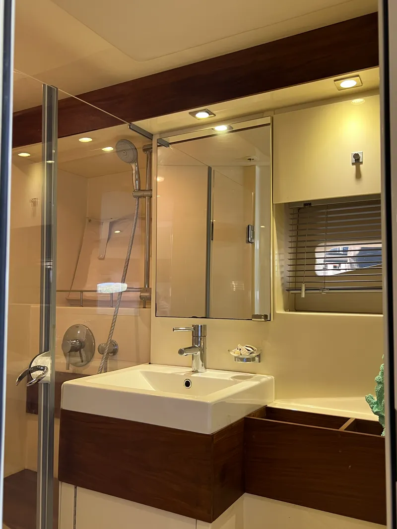 Slide: The Image of Sea Ray 410 Sundancer 2015 - 88