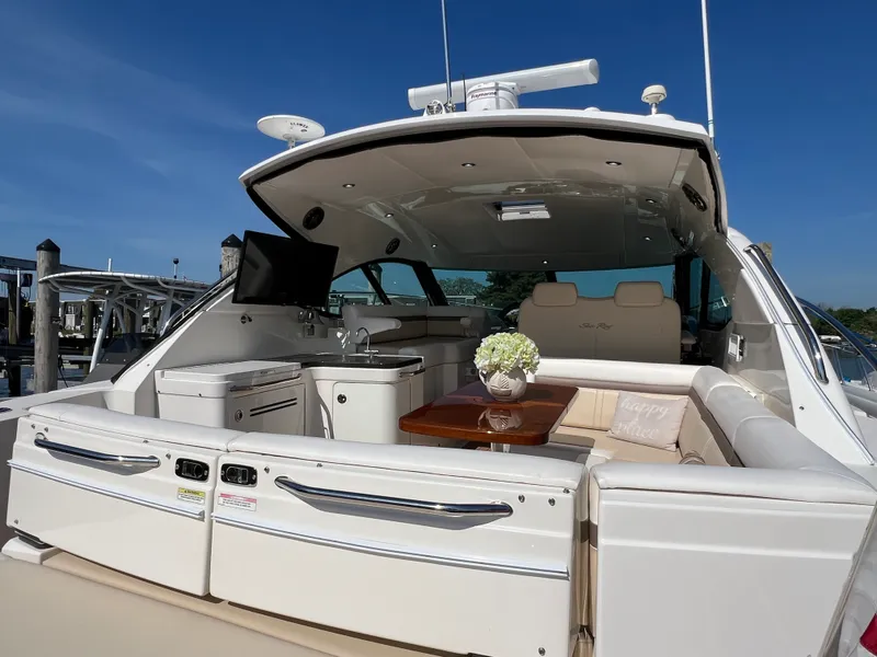 Slide: The Image of Sea Ray 410 Sundancer 2015 - 9