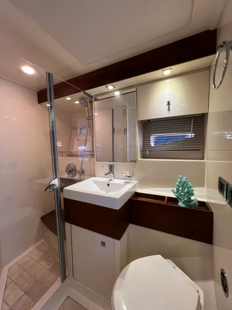Slide: The Image of Sea Ray 410 Sundancer 2015 - 91