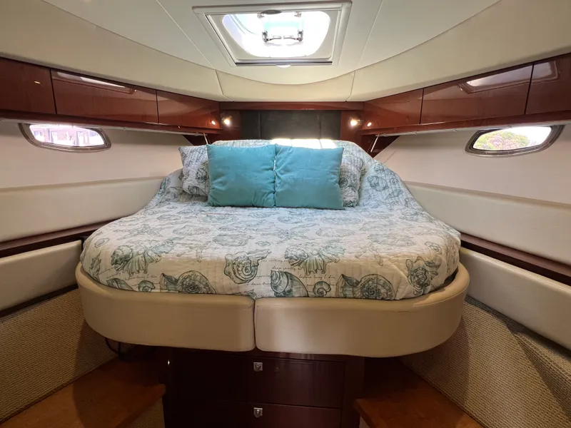 Slide: The Image of Sea Ray 410 Sundancer 2015 - 93