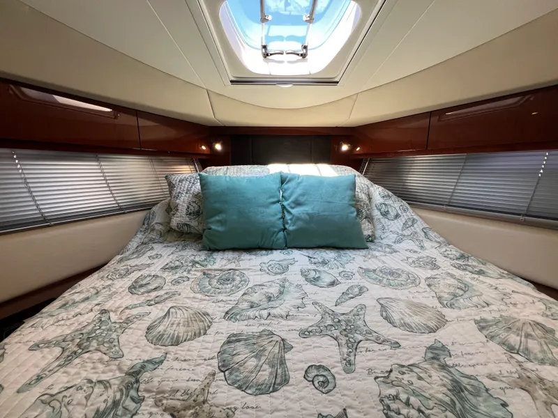 Slide: The Image of Sea Ray 410 Sundancer 2015 - 94