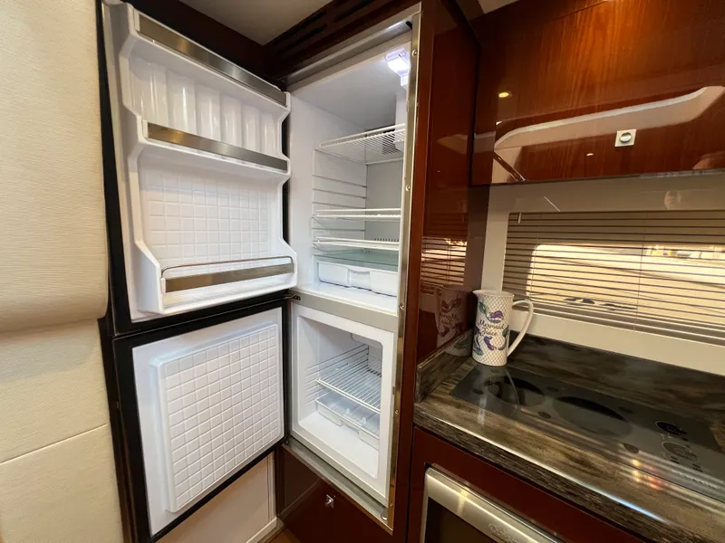 Slide: The Image of Sea Ray 410 Sundancer 2015 - 96