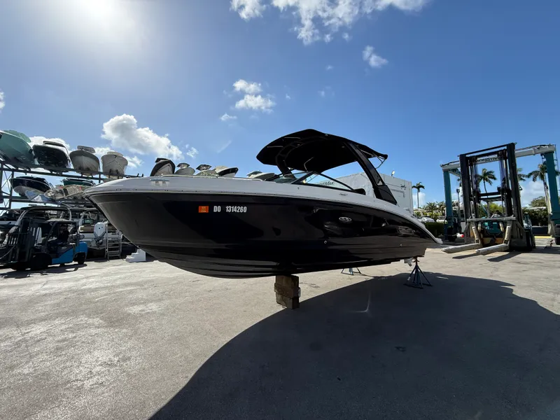 Slide: The Image of Sea Ray SDX 270 Outboard 2021 - 6
