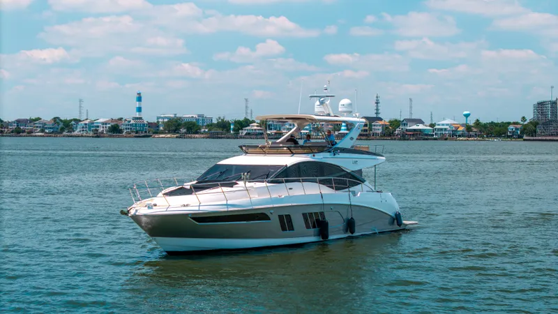 Slide: The Image of Sea Ray L650 Fly 2017 - 13