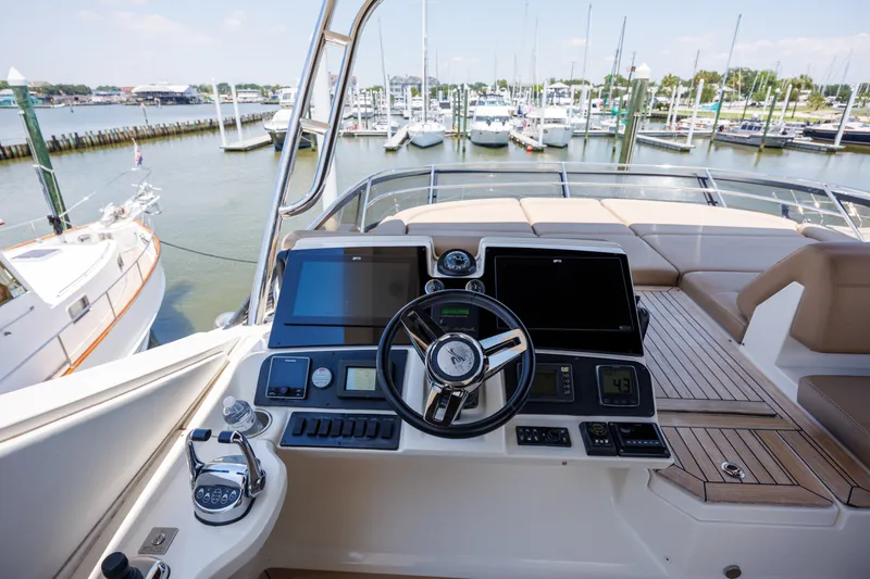 Slide: The Image of Sea Ray L650 Fly 2017 - 14