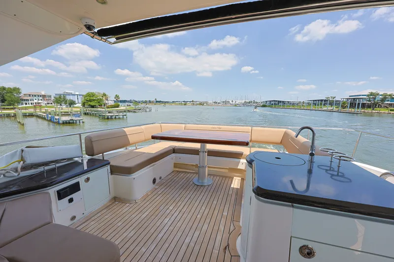 Slide: The Image of Sea Ray L650 Fly 2017 - 15