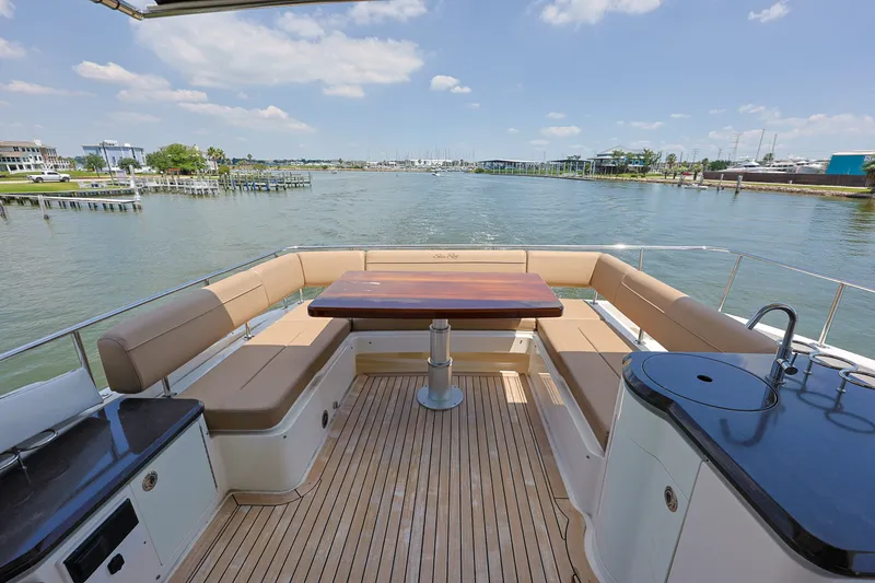 Slide: The Image of Sea Ray L650 Fly 2017 - 16