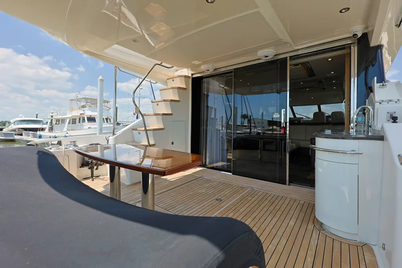 Slide: The Image of Sea Ray L650 Fly 2017 - 19
