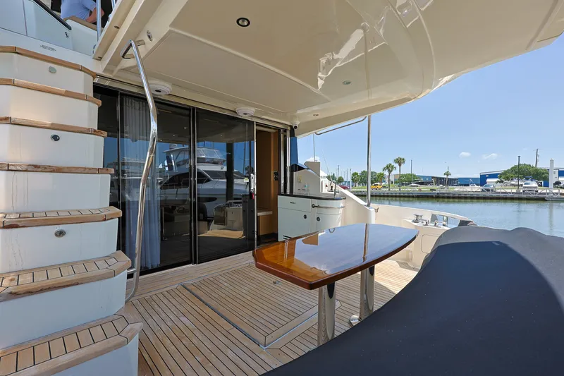 Slide: The Image of Sea Ray L650 Fly 2017 - 20