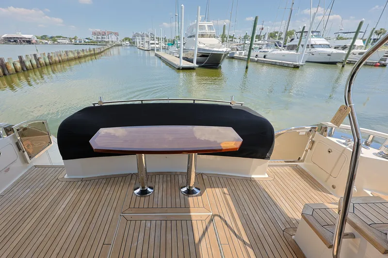 Slide: The Image of Sea Ray L650 Fly 2017 - 22