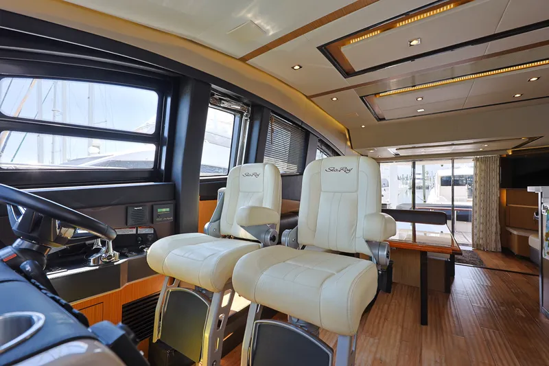 Slide: The Image of Sea Ray L650 Fly 2017 - 24