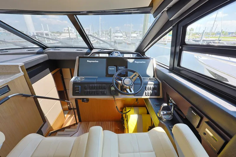 Slide: The Image of Sea Ray L650 Fly 2017 - 26