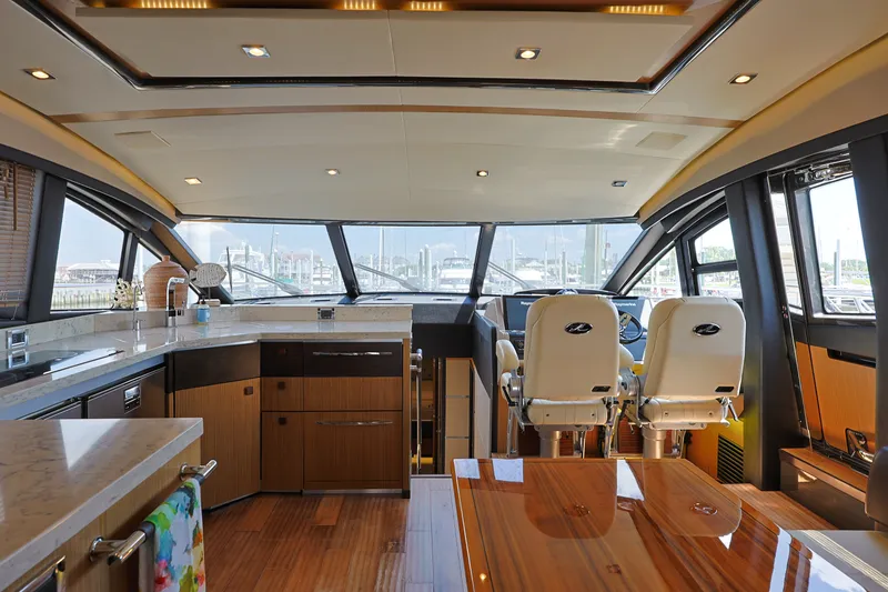 Slide: The Image of Sea Ray L650 Fly 2017 - 27