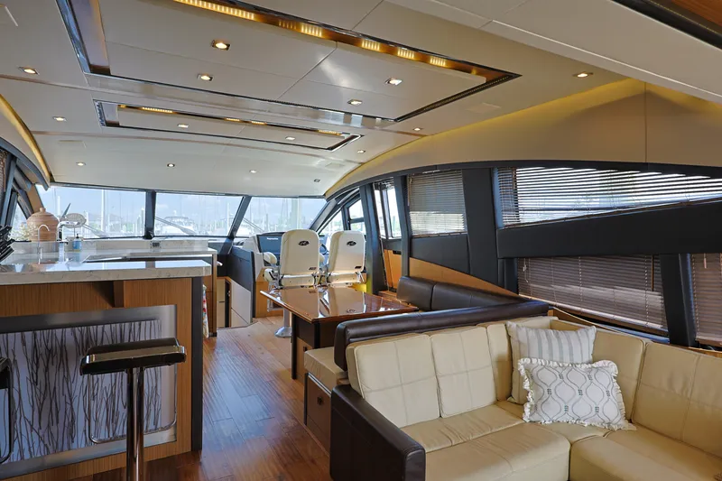 Slide: The Image of Sea Ray L650 Fly 2017 - 29